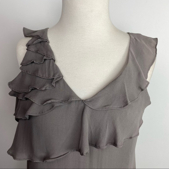 BANANA REPUBLIC Gray Silk Sleeveless Top Tired Ruffle V-Neck Women's Blouse XS - Picture 2 of 7